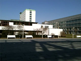 Hollerplatz Wolfsburg Blick auf Kulturzentrum Architekt Aalto